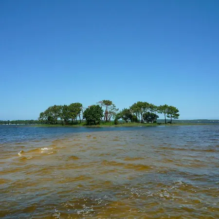 לינה וארוחת בוקר Un Matin D'ete 3*