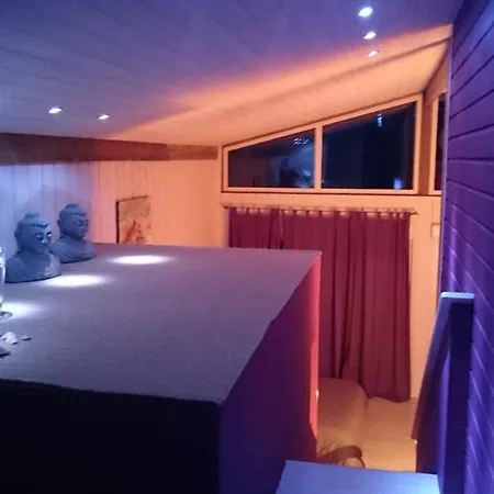 Un Matin D'ete فندق مبيت وإفطار لاكانو